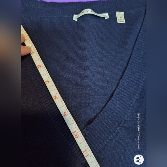 Cyrus Navy Blue Sweater Vest Size Medium Extremely Soft! - Picture 13 of 13